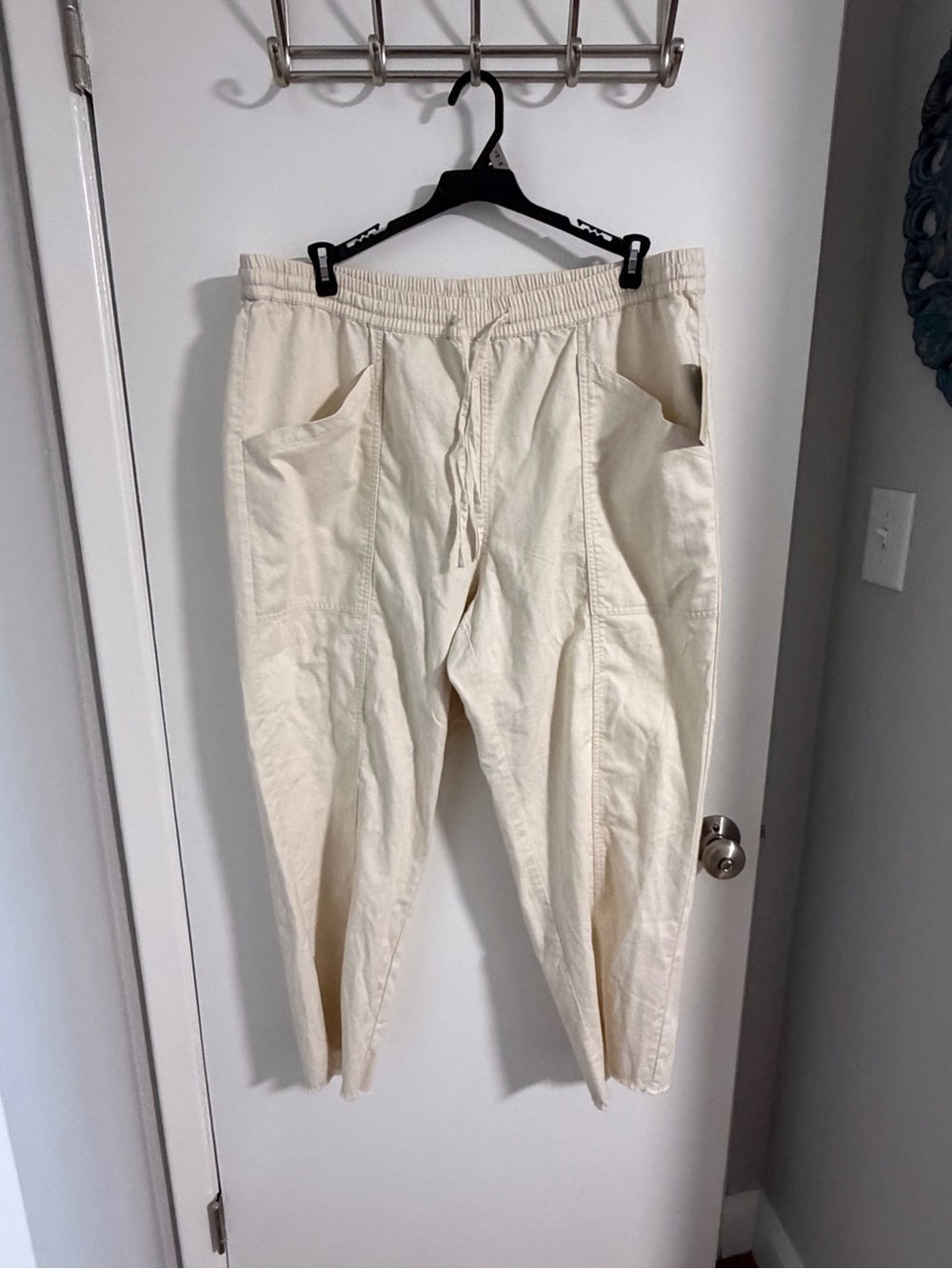 Universal Thread Men's Cream Drawstring Relaxed Chinos
